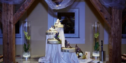 Winterhochzeit - Geeignet für: Geburtstagsfeier - Dickerldorf - Hochzeitstorte auf der Steinbar - Eventgasthof Feichthub