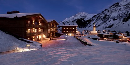 Winterhochzeit - Art der Location: Hotel - Vorarlberg - Außenansicht Hotelanlage im Winter - Hotel & Chalet Aurelio