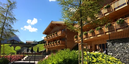 Winterhochzeit - nächstes Hotel - St. Anton am Arlberg - Außenansicht Hotel im Sommer - Hotel & Chalet Aurelio