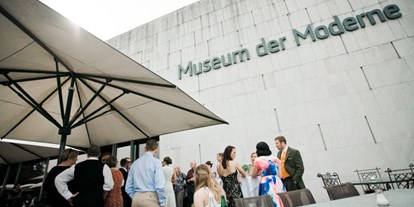 Winterhochzeit - Preisniveau: €€€ - Salzburg - Feiern Sie Ihre Hochzeit im m32 - Museum der Moderne mit Blick auf die Festung Hohensalzburg. - m32