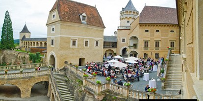 Winterhochzeit - Art der Location: Restaurant - Elsarn am Jauerling - Heiraten in dem Renaissanceschloss Rosenburg in Niederösterreich. - Renaissanceschloss Rosenburg