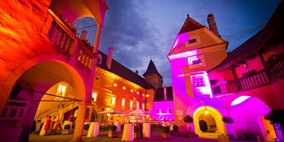 Winterhochzeit - Art der Location: Burg - Wösendorf in der Wachau - Heiraten in dem Renaissanceschloss Rosenburg in Niederösterreich. - Renaissanceschloss Rosenburg
