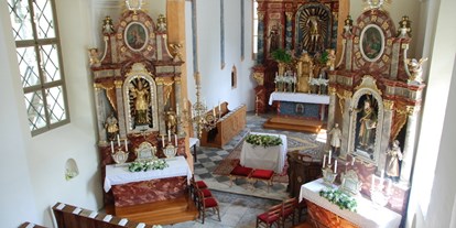 Winterhochzeit - Preisniveau: €€ - Oberseidendorf - eine Kirche in unmittelbarer Nähe - Thon 7 - Feiern mit Tradition