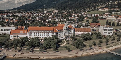 Winterhochzeit - Preisniveau: €€€ - Dornbirn - Blick auf das Sentido Seehotel Am Kaiserstrand vom Bodensee aus.  - Seehotel am Kaiserstrand