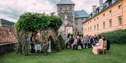 Winterhochzeit - Umgebung: in Weingärten - Schwanberg - Die Burg Deutschlandsberg lädt zu einer Hochzeit im Freien. - Burg Deutschlandsberg