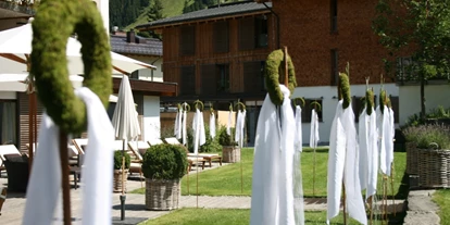Winterhochzeit - nächstes Hotel - St. Anton am Arlberg - Gartenschmuck  - Der Berghof