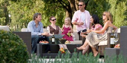 Winterhochzeit - Perfekte Jahreszeit: Frühlings-Hochzeit - Pamhagen - Gemütlicher Lavendel Steingarten für Ihren Aperitif - Birkenhof Restaurant & Landhotel ****