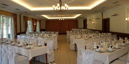Winterhochzeit - nächstes Hotel - Fertörákos - Der Festsaal des Birkenhof mit Tafelformation. - Birkenhof Restaurant & Landhotel ****
