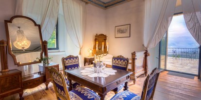 Winterhochzeit - Preisniveau: €€ - Artstetten - Hochzeitszimmer - Ritterzimmer 12 mit Terrasse und Schneckendusche - Burg Plankenstein
