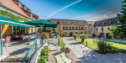 Winterhochzeit - Preisniveau: €€ - Geras - Landgut & SPA Althof Retz mit seinem idyllischen Arkadenhof - Landgut & SPA Althof Retz