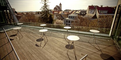 Winterhochzeit - PLZ 7081 (Österreich) - Bei einem Getränk auf der Dachterrasse lassen sich der wunderbare Ausblick auf den Eisenstädter Martinsdom und der Sonnenuntergang besonders genießen.  - Kultur Kongress Zentrum Eisenstadt