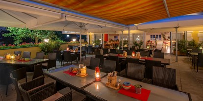 Winterhochzeit - Art der Location: Restaurant - Niederösterreich - Terrasse bei Nacht - Rochussaal