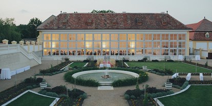 Winterhochzeit - Art der Location: Eventlocation - Bezirk Gänserndorf - Die Orangerie des Schloss Hof in Niederösterreich.
Foto © thomassteibl.com - Schloss Hof