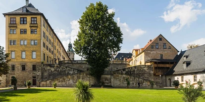 Winterhochzeit - Preisniveau: €€ - Orlamünde - Die Mittlere Terrasse von Schloss Heidecksburg - Reithaus auf Schloss Heidecksburg