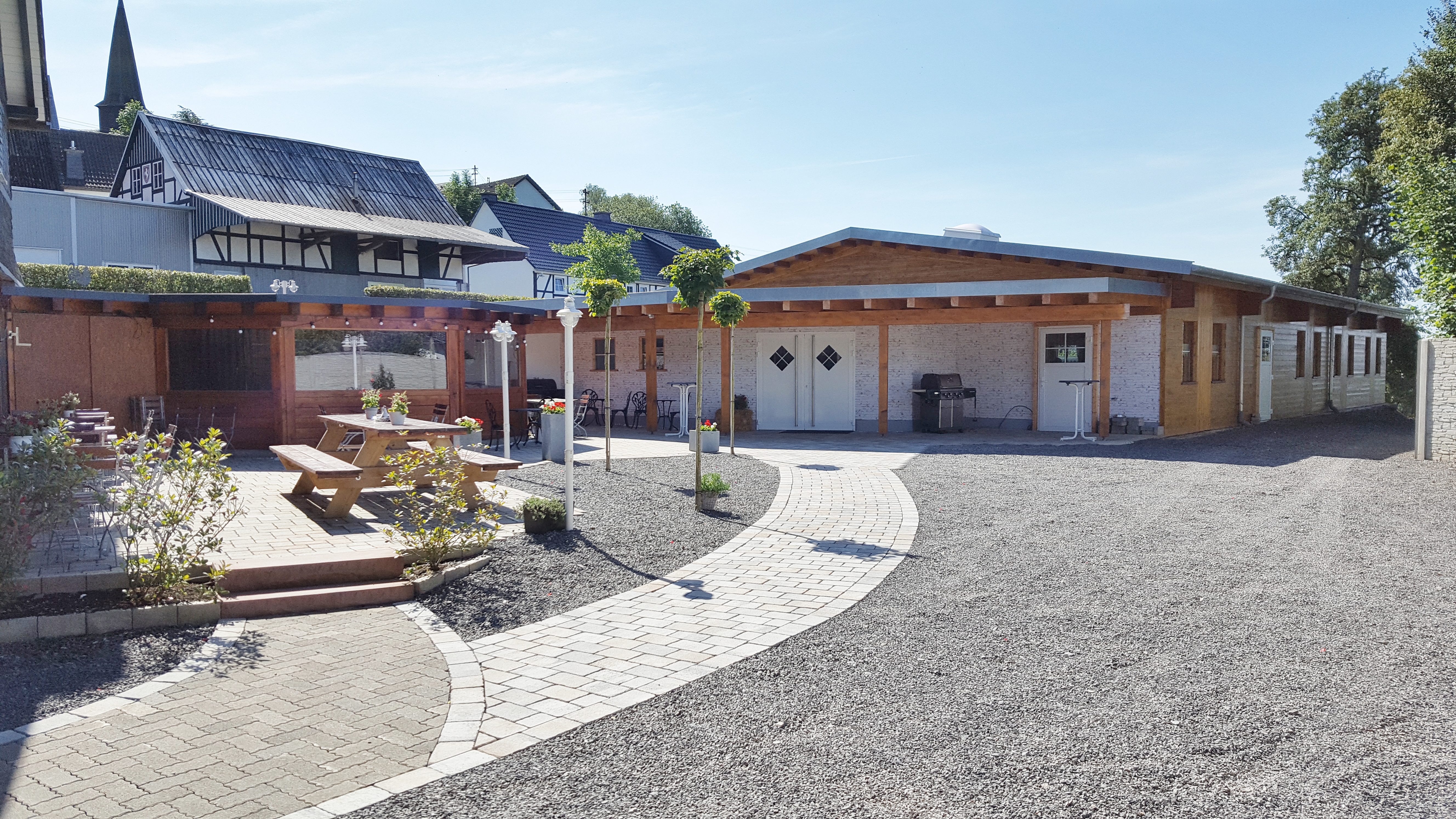 Hochzeitslocation - Feiern Sie, Ihre Hochzeit in niveauvollem Ambiente mit rustikalen Charme. Unsere Tenne lässt keine Wünsche offen. 

Über einen großzügigen, abgetrennten Eingangsbereich, der zugleich als Raucherlounge dient, betreten Sie die Tenne mit separatem Buffet-Raum, schöner Theke, Bühnenareal für Ihre Live-Band sowie der Tanzfläche. Kombiniert mit modernster Technik samt Klima- und Lüftungsanlage sorgt das Ambiente für unvergessliche Stunden, und das bei jedem Wetter.

Die attraktive Raumgestaltung mit Echtholz-Eichendielenboden sowie fünf Meter großen beleuchteten Bäumen und vielen anderen charmanten Details, machen diese Location einzigartig in unserer Region. 

Lassen Sie sich begeistern.

 - PüttmannsHof