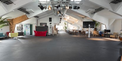 Winterhochzeit - Hochzeits-Stil: Boho - Österreich - Living Room