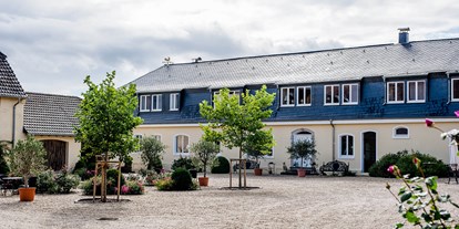 Winterhochzeit - Preisniveau: €€ - Hessen Nord - Innenhof - Hofgut Bergerhof
