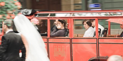 Winterhochzeit - Pframa - Feiern Sie Ihre Hochzeit im Restaurant Hrad und genießen Sie die Altstadt von Bratislava samt Hochzeitsbus und Hochzeitsbim.
Foto © stillandmotionpictures.com - REŠTAURÁCIA HRAD
