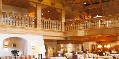 Winterhochzeit - Art der Location: Hotel - Schattseite (Going am Wilden Kaiser) - Hotelbar "auf der Tenne" im Bio-Hotel Stanglwirt in Tirol.
Foto © formafoto.net - Bio-Hotel Stanglwirt