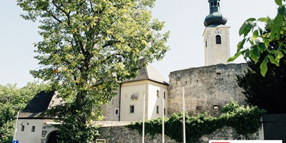 Winterhochzeit - Festzelt - Österreich - Das Schloss Gloggnitz im Sommer. - Schloss Gloggnitz