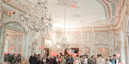 Winterhochzeit - Slowakei - Heiraten im Schloss Český Krumlov in der Slowakei. Das Schloss bietet eine Vielzahl unterschiedlicher Räume für die perfekte Hochzeit.
Foto © stillandmotionpictures.com - Schloss Krumlov