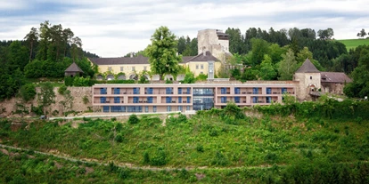 Winterhochzeit - nächstes Hotel - Kollnedt - Hotel "Schatz.Kammer" vor den imposanten Mauern der Burg Kreuzen - Burg Kreuzen