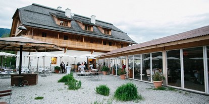 Winterhochzeit - Haidach (Grafenstein) - Feiern Sie Ihre Hochzeit in der Stiftsschmiede am Ossiacher See in Kärnten.
Foto © henrywelischweddings.com - Stiftsschmiede Ossiacher See