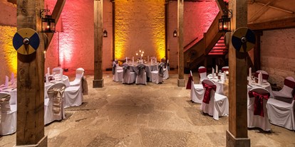 Winterhochzeit - Art der Location: Restaurant - Mittelalterliche Herberge mieten - Heiraten auf Burg Guttenberg