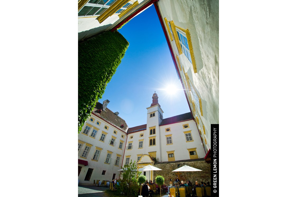 Hochzeitslocation: Feiern Sie Ihre Hochzeit im Schloss Krumbach in Niederösterreich.
Foto © greenlemon.at
 - Hotel Schloss Krumbach