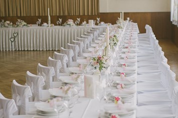Hochzeitslocation: Hochzeitstafel im Hotel Müllner in Marz. - Hotel Müllner