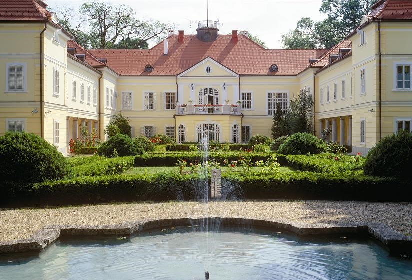 Hochzeitslocation: Hauptgebäude - Schlosshotel Szidónia