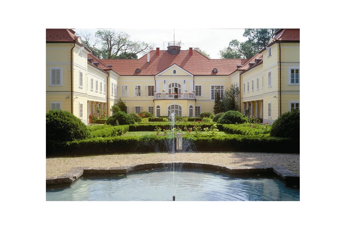 Hochzeitslocation: Hauptgebäude - Schlosshotel Szidónia
