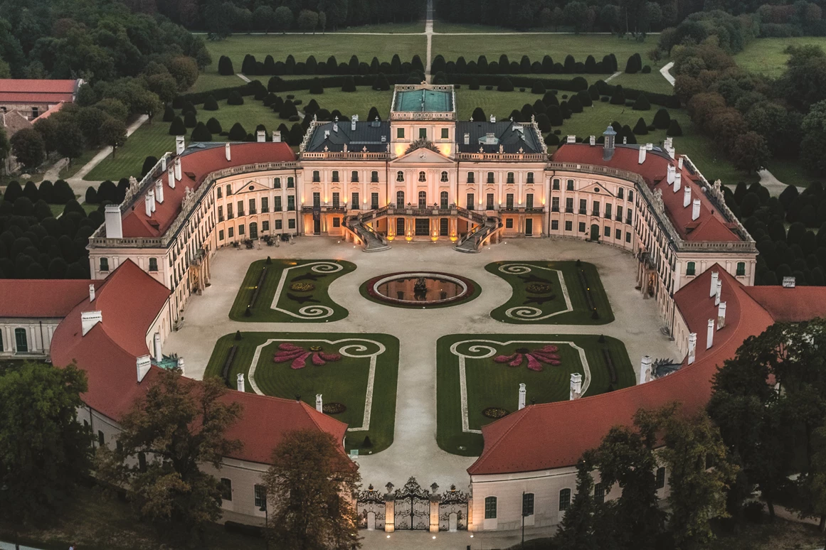 Hochzeitslocation: Schloss Esterházy - Fertöd