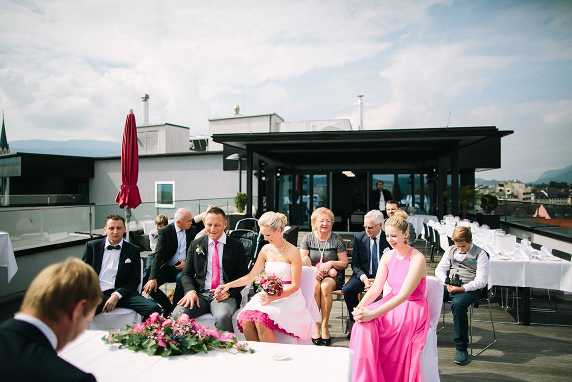 Hochzeitslocation: Heiraten über den Dächern Villachs im Holiday Inn Villach, Kärnten.
Foto © henrywelischweddings.com - Holiday Inn Villach