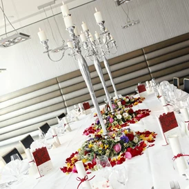 Hochzeitslocation: Hochzeitstafel im Como - Holiday Inn Villach