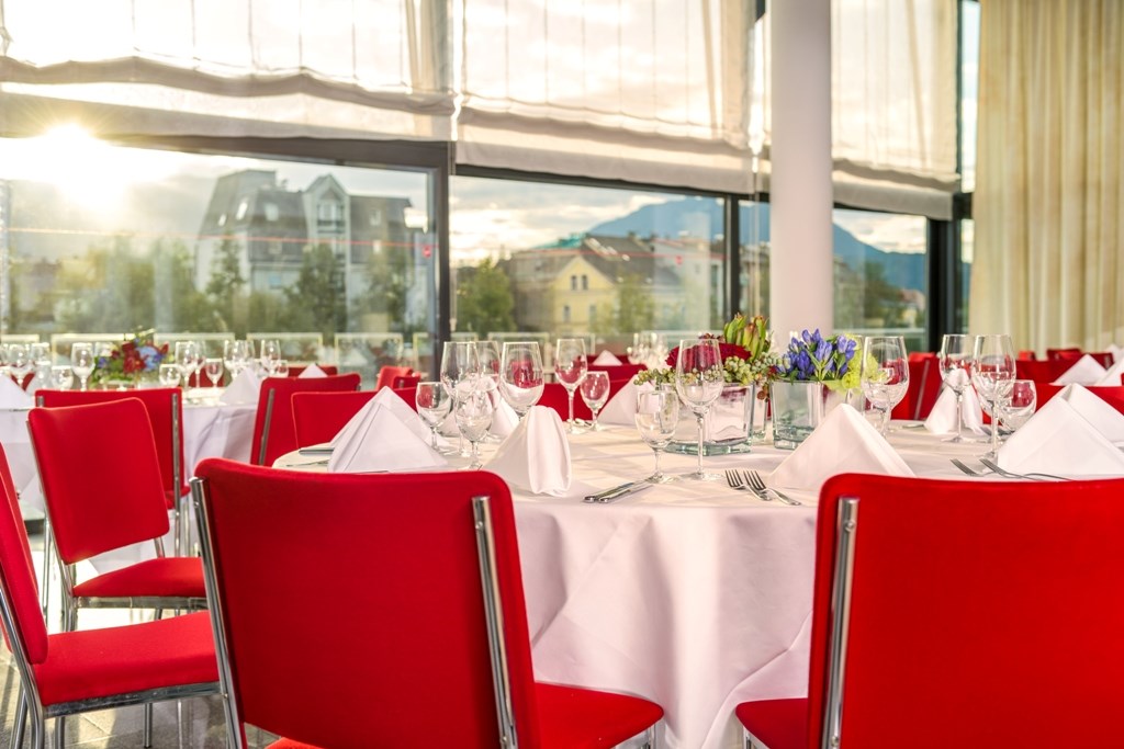 Hochzeitslocation: Wintergarten im CCV-Restaurant | Foto © Harald Eisenberger - Holiday Inn Villach