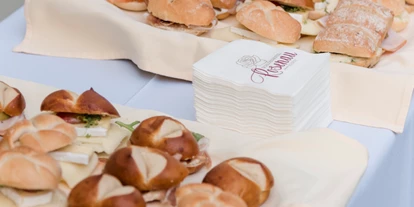 Winterhochzeit - Ottenschlag (Ottenschlag) - Agape mit belegten Brötchen - Schlosshotel Rosenau