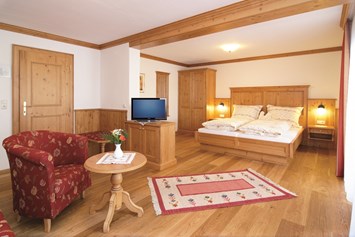 Hochzeitslocation: gemütliche Zimmer mit DU/WC, TV direkt im Hotel, auch Einzelzimmer, Dreibett- oder Vierbettzimmer verfügbar. - Hotel Rupertihof