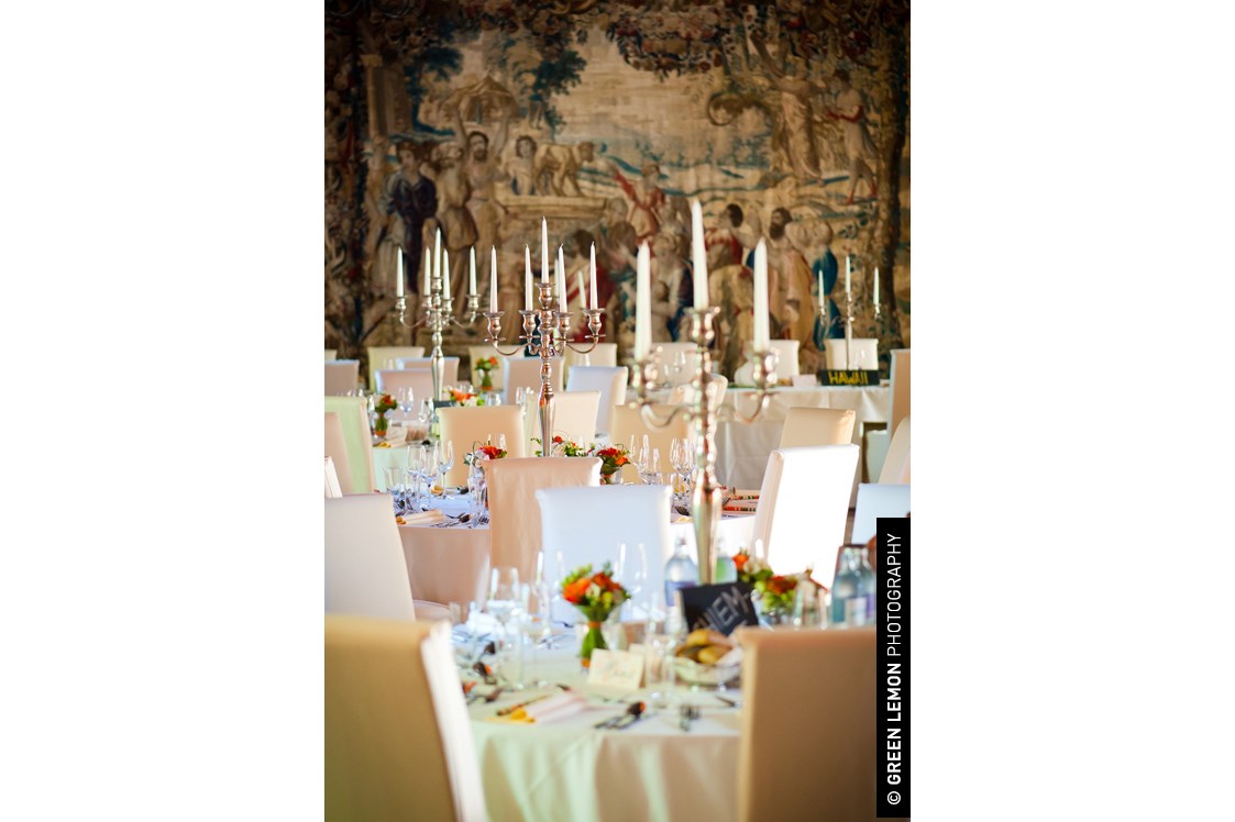 Hochzeitslocation: Der Festsaal des Schloss Ottersbach.
 - Schloss Ottersbach