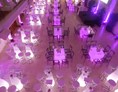 Hochzeitslocation: Galabestuhlung mit LED Glasgalatischen und LED Leuchtstehtischen  - Novomatic Forum