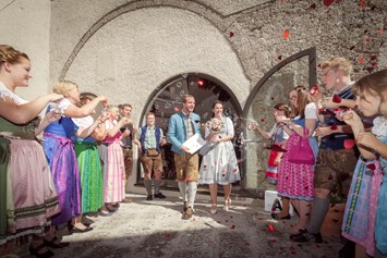 Hochzeitslocation: Empfang im Burginnenhof - Burg Golling