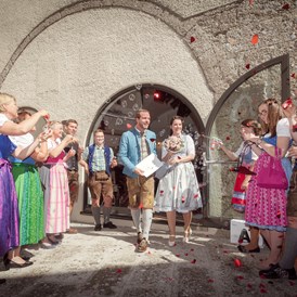 Hochzeitslocation: Empfang im Burginnenhof - Burg Golling