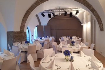 Hochzeitslocation: Hochzeitsfeier im Burgsaal - Burg Golling