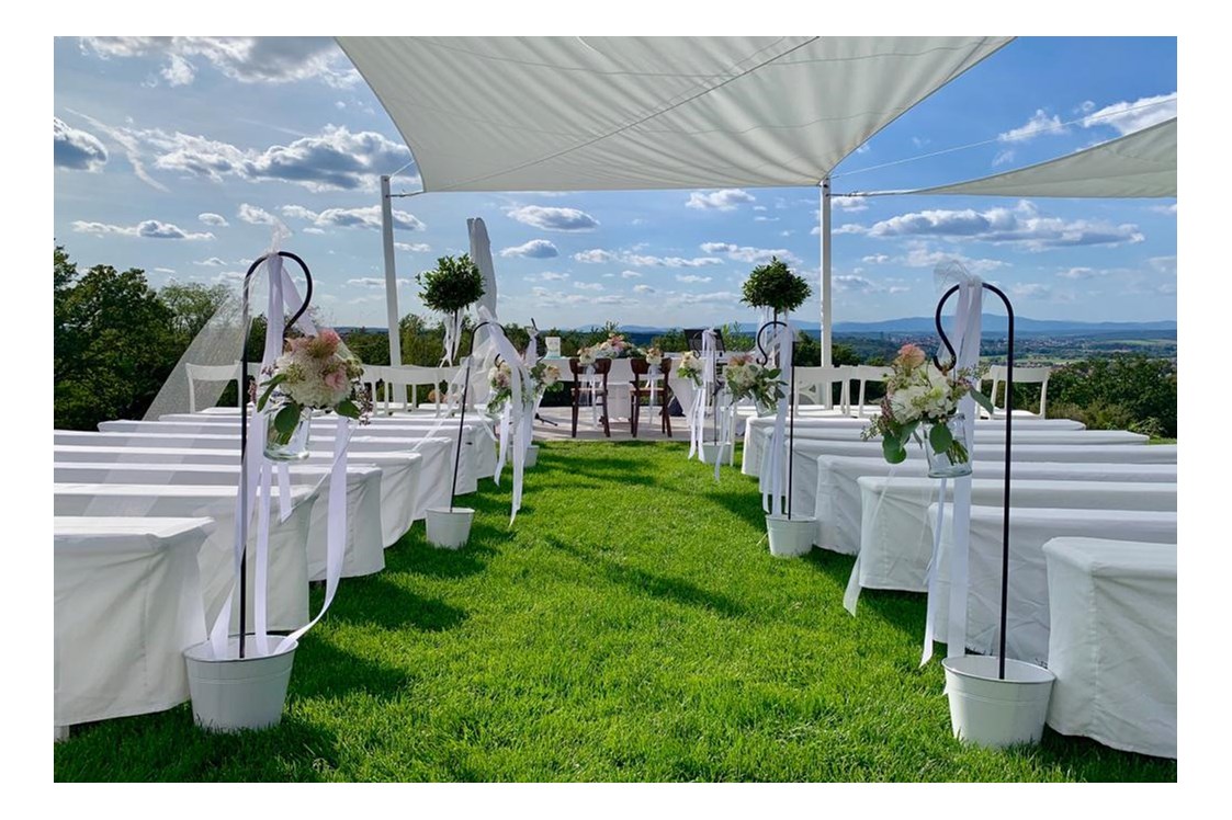 Hochzeitslocation: Trauungs Set up auf der Infinity Terrasse - Hannersberg - der Hochzeitsberg