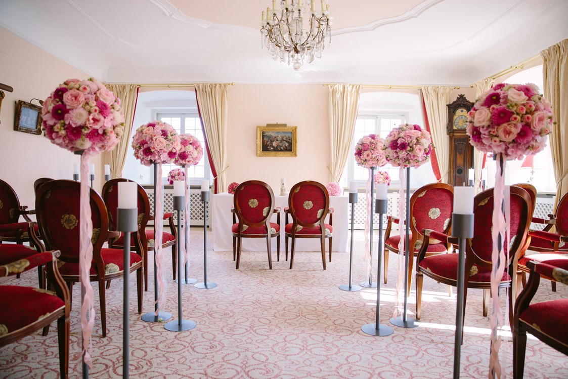 Hochzeitslocation: Standesamtliche Trauung im Rosa Salon
Civil Ceremony at Pink Salon - Schloss Fuschl, A Luxury Collection Resort & Spa