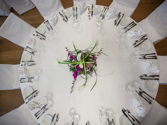 Hochzeitslocation: Runde Tische - Hotel Hofwirt