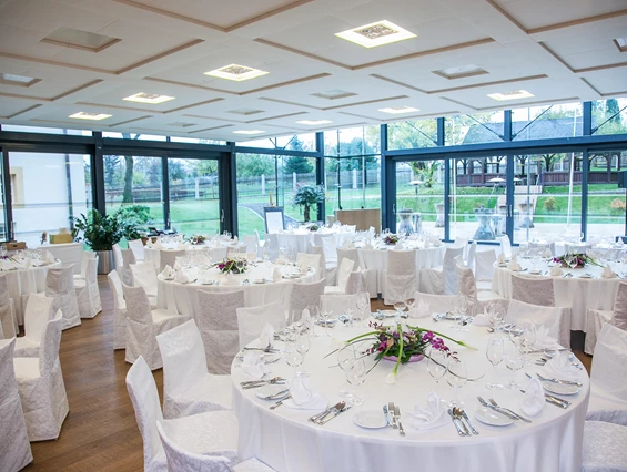 Hochzeitslocation: runde Tische - Hotel Hofwirt