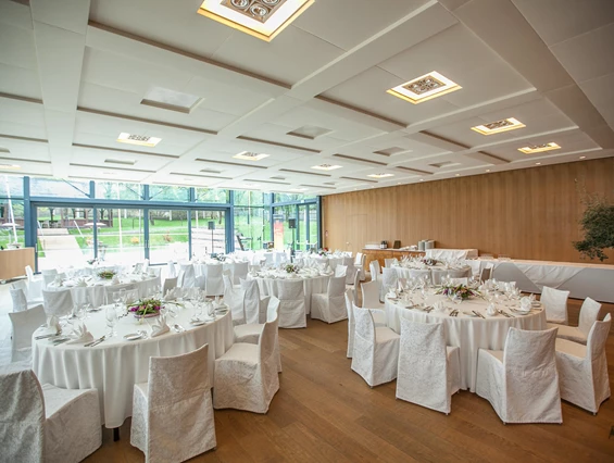 Hochzeitslocation: runde Tische - Hotel Hofwirt