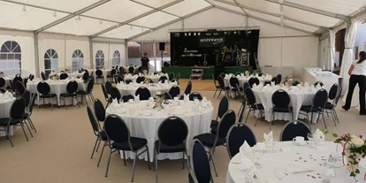 Winterhochzeit - Geeignet für: Hochzeit - Hochzeit im Zelt auf Lamplstätt mit 200 Personen, Band und Tanzfläche - Hochzeitsstadl Lamplstätt