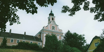 Winterhochzeit - Karlstetten - Sollte Ihr Euch in der Kirche Maria Jeutendorf trauen lassen wollen, gibt es für 2021 noch freie Termine für Eure Hochzeit. - Schloss Jeutendorf